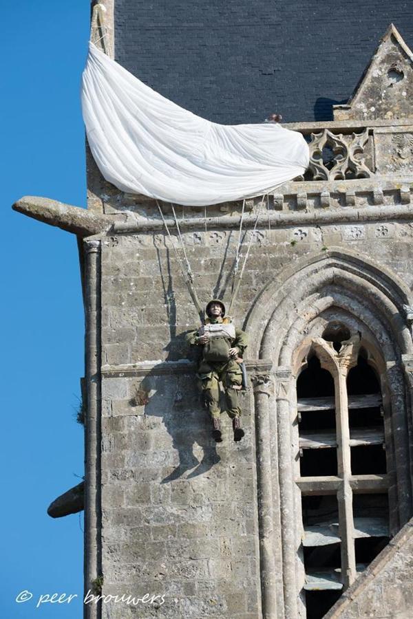 Gite De La Place De L'Eglise Sainte-Mère-Église Eksteriør bilde