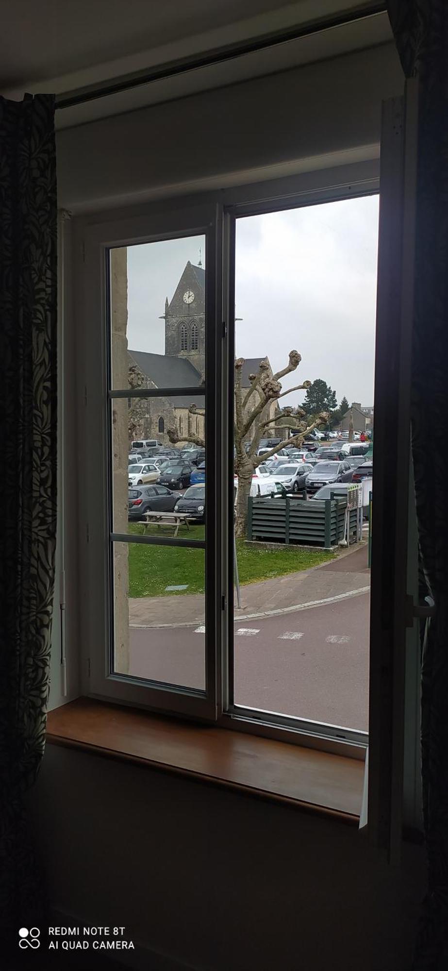 Gite De La Place De L'Eglise Sainte-Mère-Église Eksteriør bilde